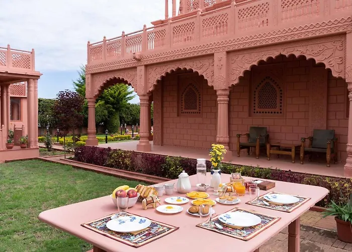 Stayvista At Pink Palace Rajasthani Decor Ooty